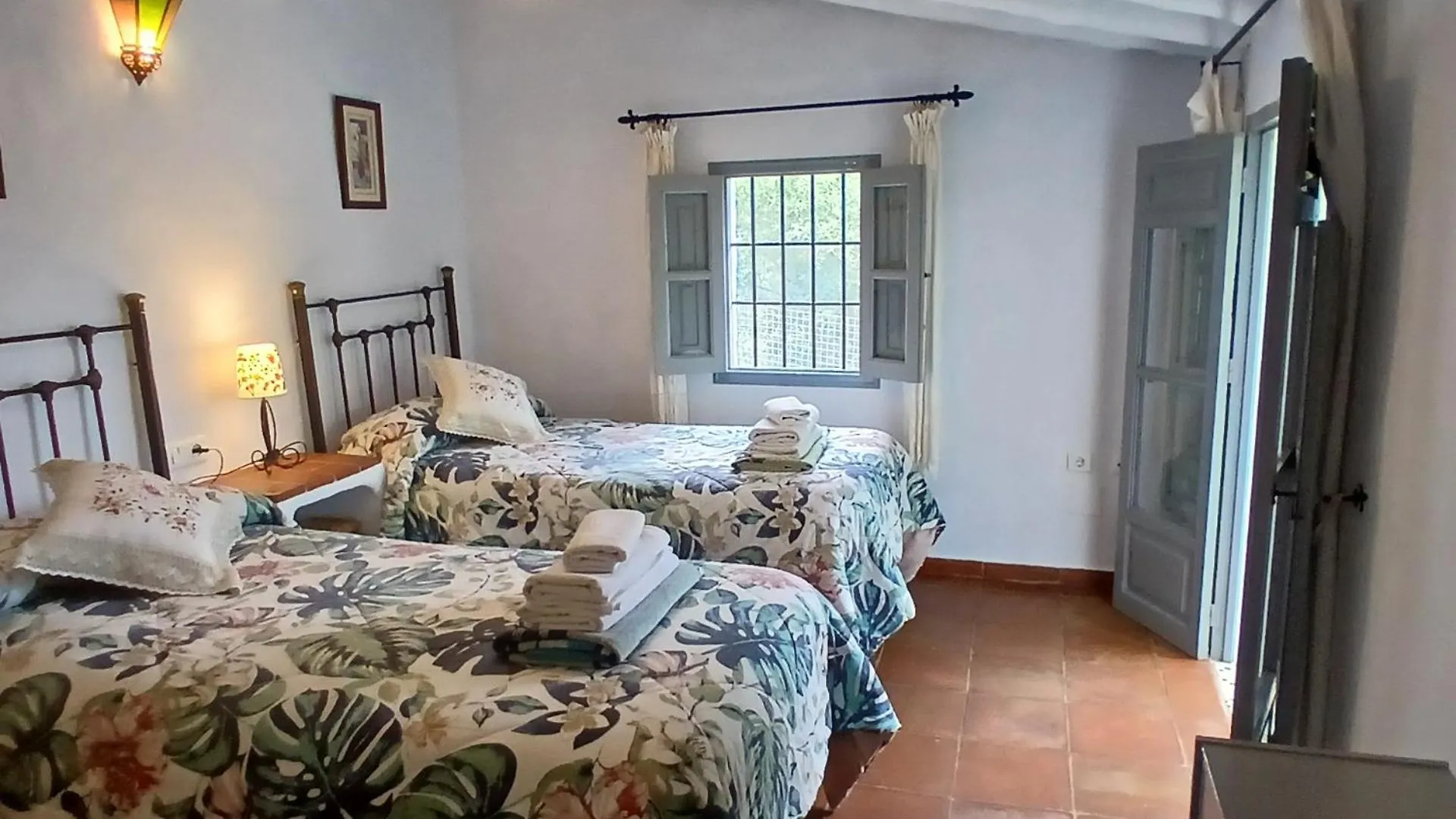 別荘 Cortijo Retama, Typical Andalusian Cottage, Romantic & Relax Villa By Eastern Costa Del Sol, In The Countryside Near Frigiliana Town, At 12 Kilometers From The Beach