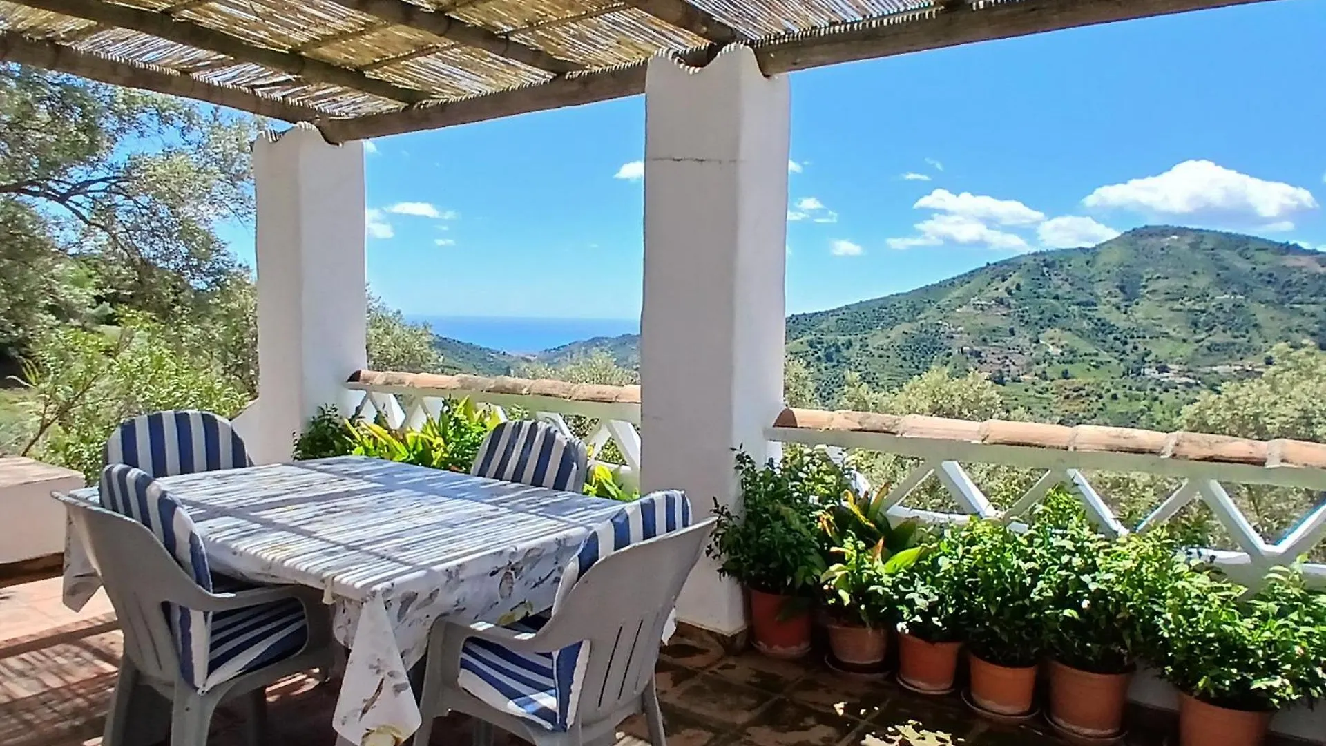 Cortijo Retama, Typical Andalusian Cottage, Romantic & Relax Villa By Eastern Costa Del Sol, In The Countryside Near Frigiliana Town, At 12 Kilometers From The Beach 別荘